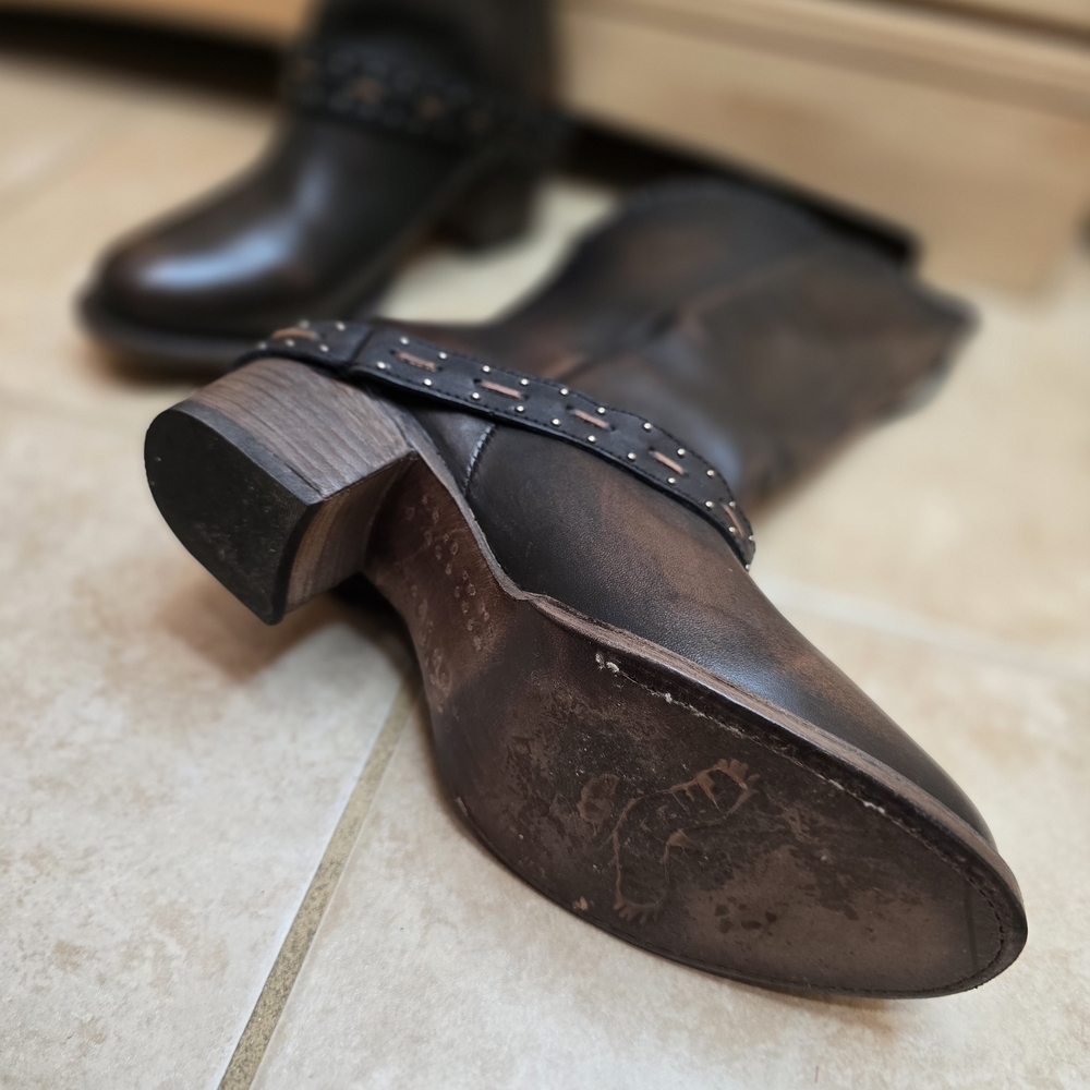 Freebird distressed black Contour boots. Side lacing with buckle accent - Picture 4 of 9